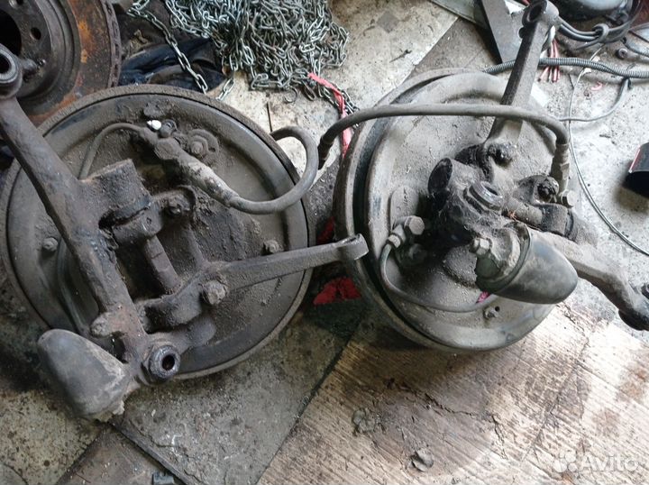 Поворотные кулаки Волга Газ-24