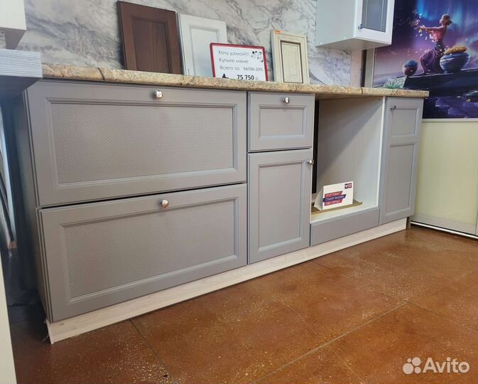 Кухонный гарнитур готовый из салона