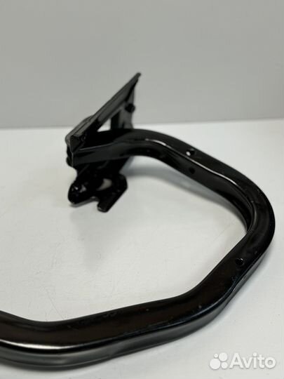 Evolute I PRO петля багажника