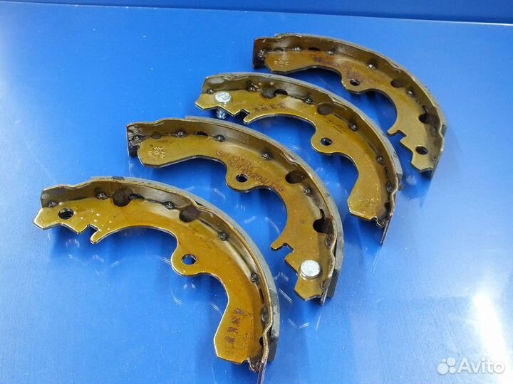 Колодка барабанного тормоза Toyota Corolla (E90) V