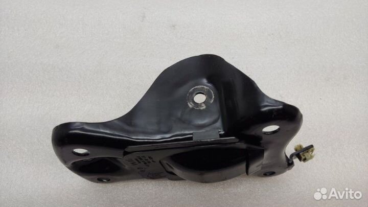 Кронштейн балки задний правый Skoda Octavia A7