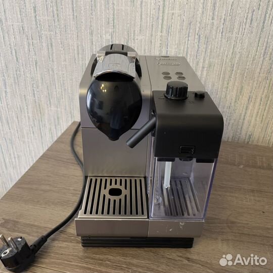 Кофемашина delonghi en520s nespresso lattissima