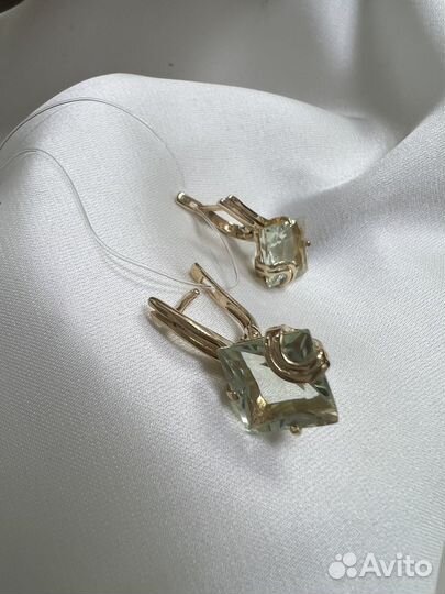 Золотые серьги с зеленым аметистом