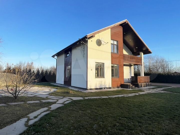 Коттедж 203 м² на участке 15 сот.