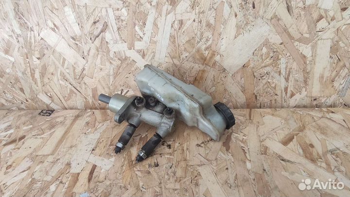 Главный тормозной цилиндр Ford Focus 2