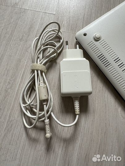 Нетбук asus Eee PC R101D