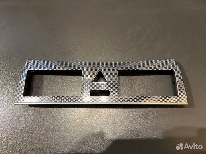 Вставка центральной консоли Mercedes-Benz