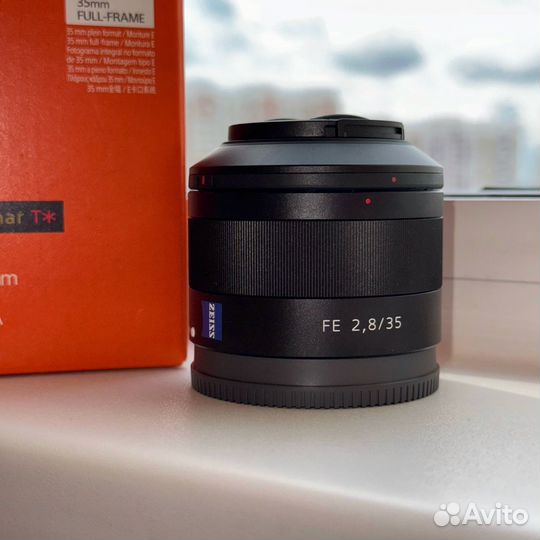 Объектив Sony Zeiss FE 35mm F2.8
