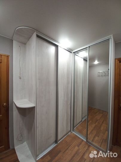 Угловой шкаф в прихожую