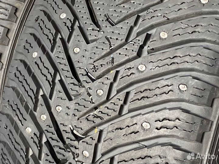 Nokian Tyres Hakkapeliitta 8 225/40 R19 и 255/35 R19