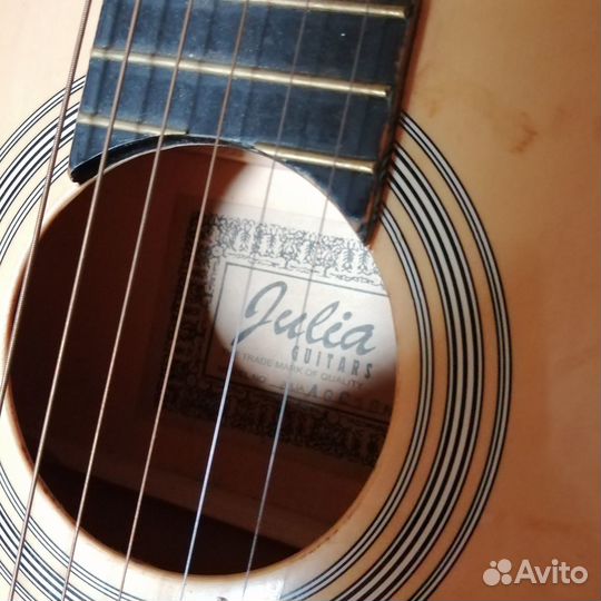 Акустическая Гитара Julia 6-ти струн. Нужен ремонт