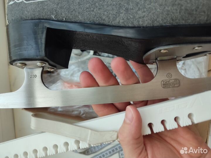 Коньки фигурные 36 размер + рюкзак + чехлы для лез