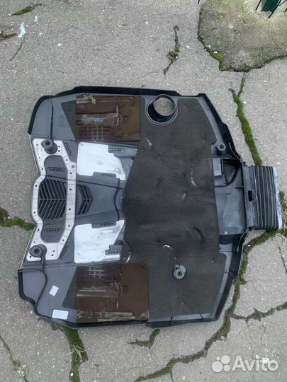 Крышка двигателя Мерседес w212 w207