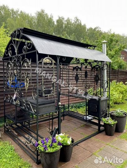 Мангал с крышей