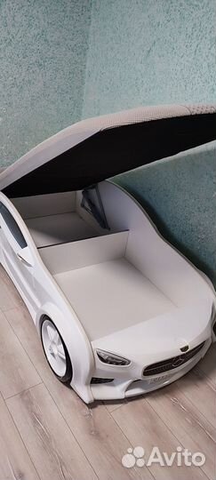 Детская кровать машина