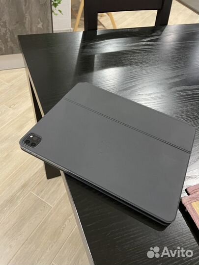 iPad Pro (2021) 12,9 WiFi + Magic Keyboard