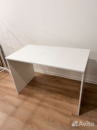 Стол письменный для работы
