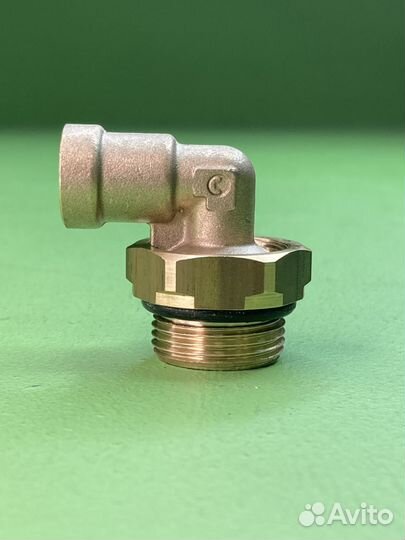 Штуцер угловой М22х1,5/8 95028M22