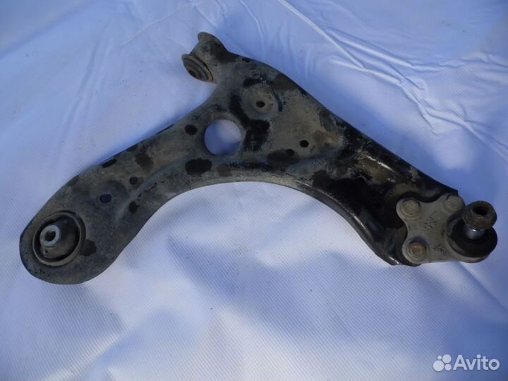 Рычаг передний правый Skoda Fabia 2007-2015