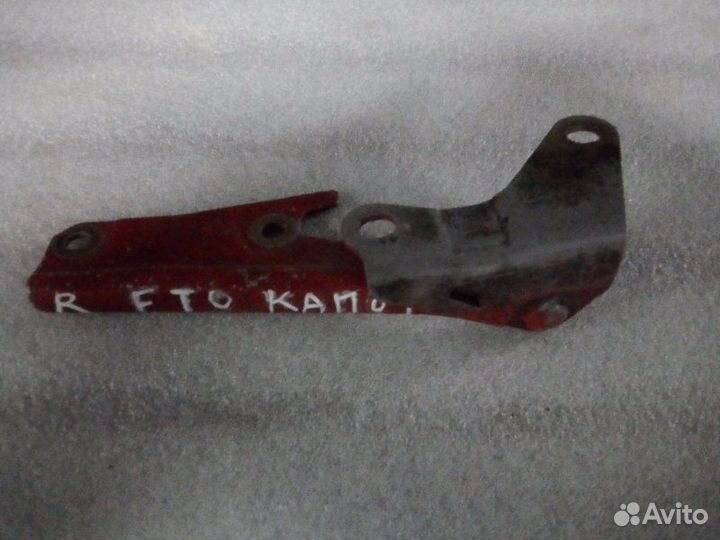 Петля капота передняя правая Mitsubishi Fto