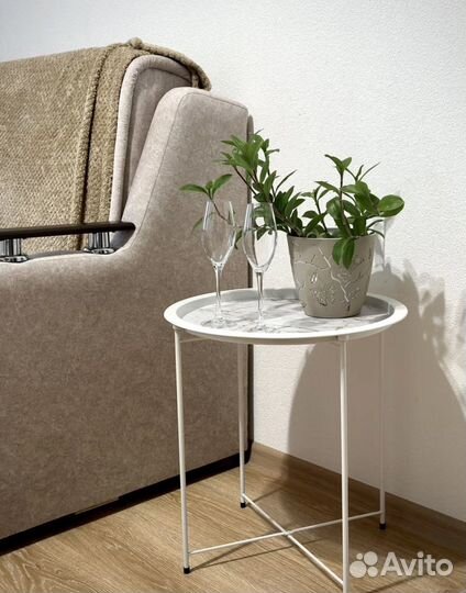 Столик маленьки новый