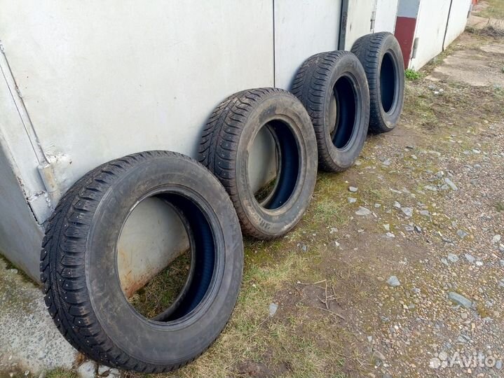 Bridgestone Ice Cruiser 7000 235/65 R17