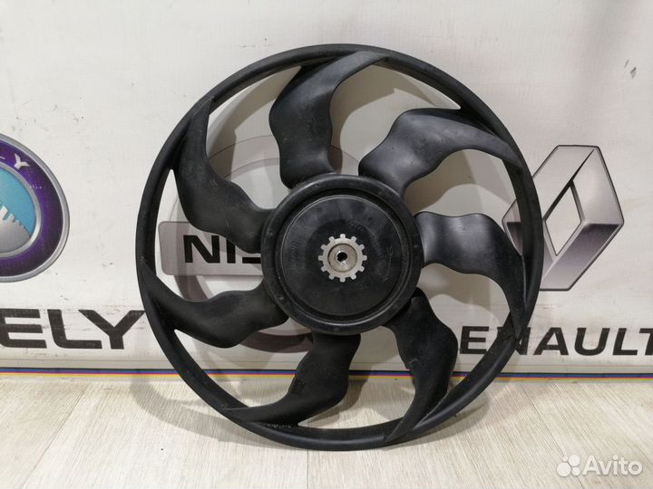 Вентилятор радиатора охлаждения двигателя диффузор