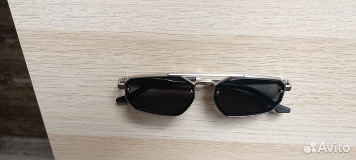 Солнцезащитные очки, металл, новые