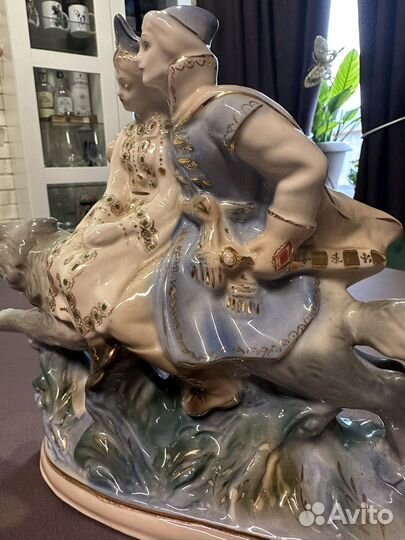 Фарфоровая статуэтка Иван царевич на сером волке