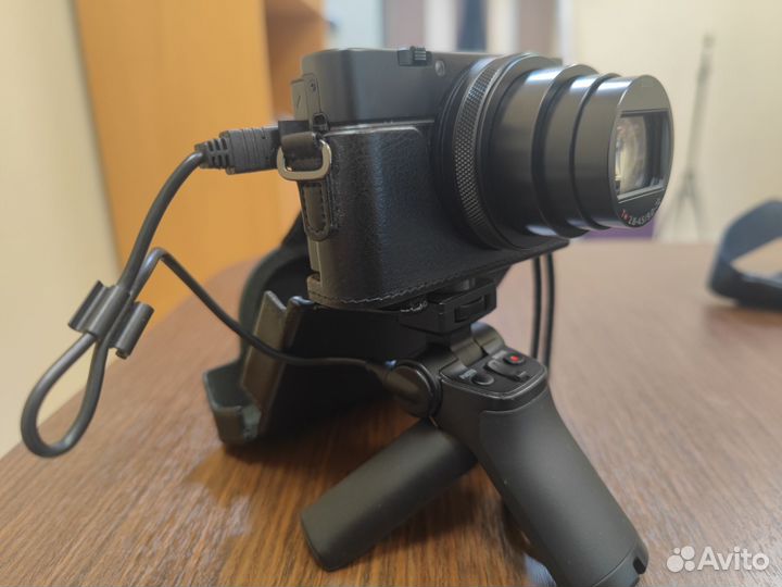 Sony DSC-RX100M7 VCT-SGR1