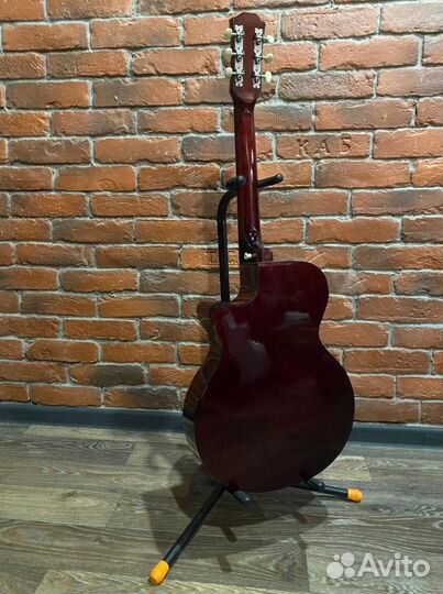 Акустическая гитара натуральная