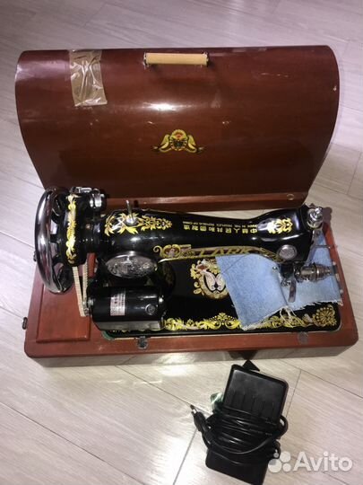 Швейная машина Lark