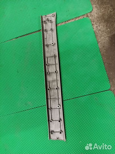 Накладка порога зад левая Kia Carnival 2002-2006