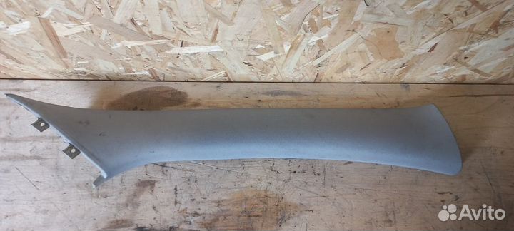 Обшивка передней правой стойки Volvo v50, s40