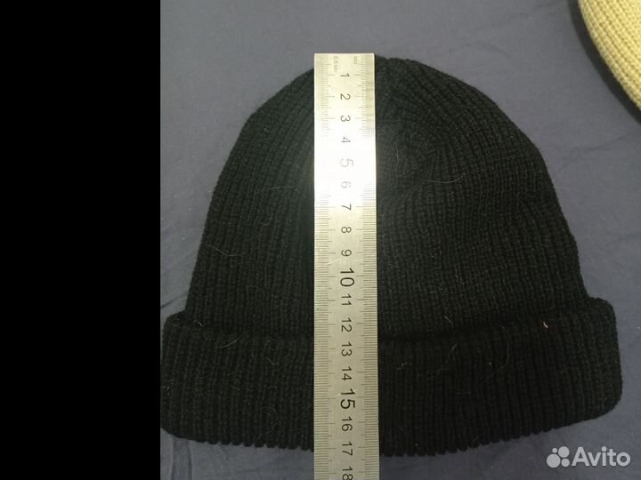 Пара осенних шапок