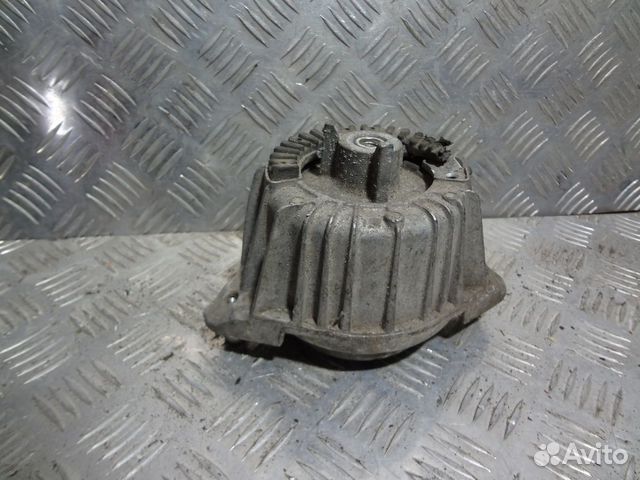 Опора подушка двигателя правая Мерседес 204