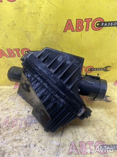 Корпус воздушного фильтра Nissan Primera W11