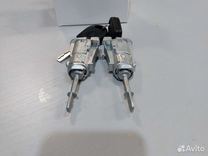 Личинки двери Passat b5 b5+