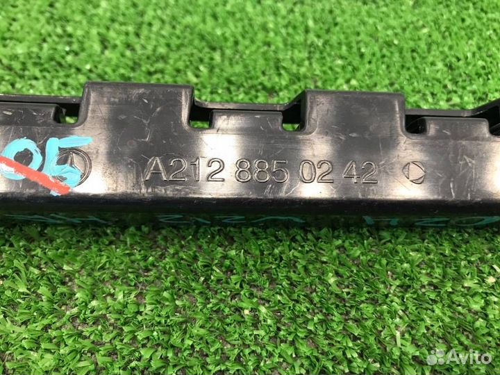 Кронштейн бампера задний правый Mercedes-Benz