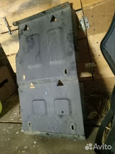 Дополнительная защитараздатки и коробки на Ниву4X4