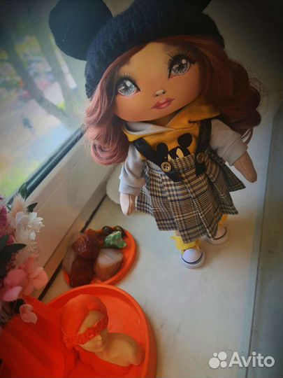 Кукла с лицом нарисованным с ресницами 2 разные