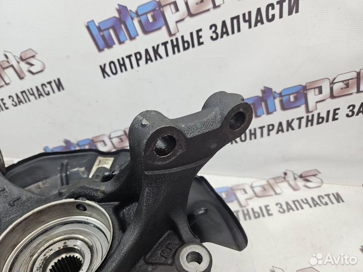 Поворотный кулак передний левый Toyota Camry 50