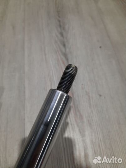 Амортизатор стойка перед Nissan X-trail T32 Прав