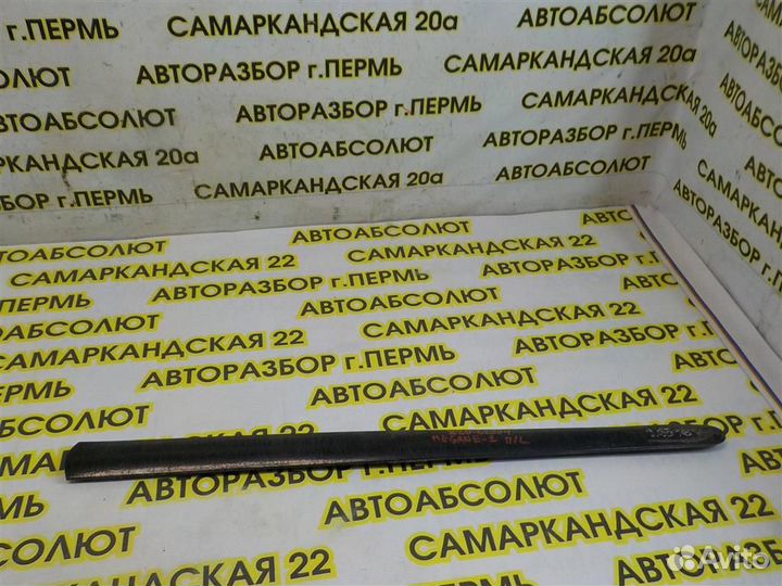 Молдинг передней правой двери Renault Megane I 19