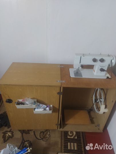 Швейная машина Чайка 143