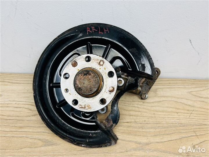 Кулак задний задний левый Volkswagen Jetta 5 BVY