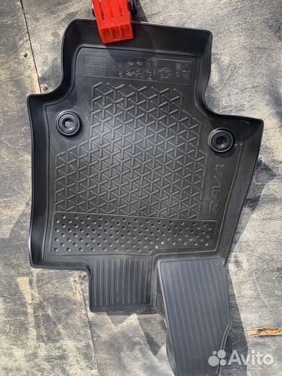 Автомобильные коврики Toyota Rav4