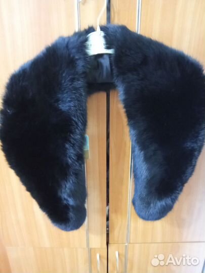 Меховой воротник черный
