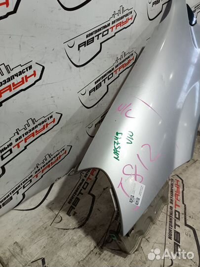 Крыло nissan tino HV10 PV10 V10 631014U030 переднее левое серебро, KL0 NA5749