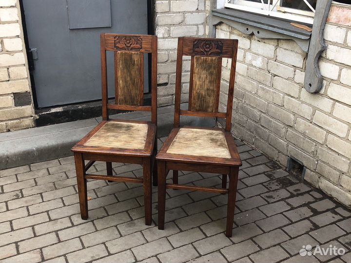 Два старинных стула из дуба